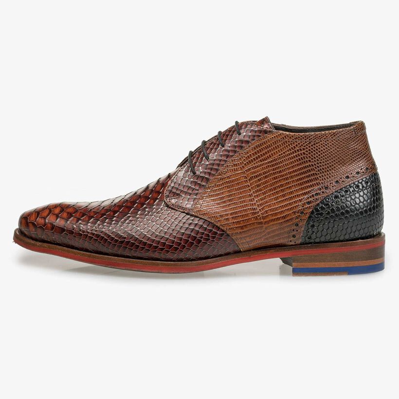 Mid-high cognac-coloured lace shoe with snake print