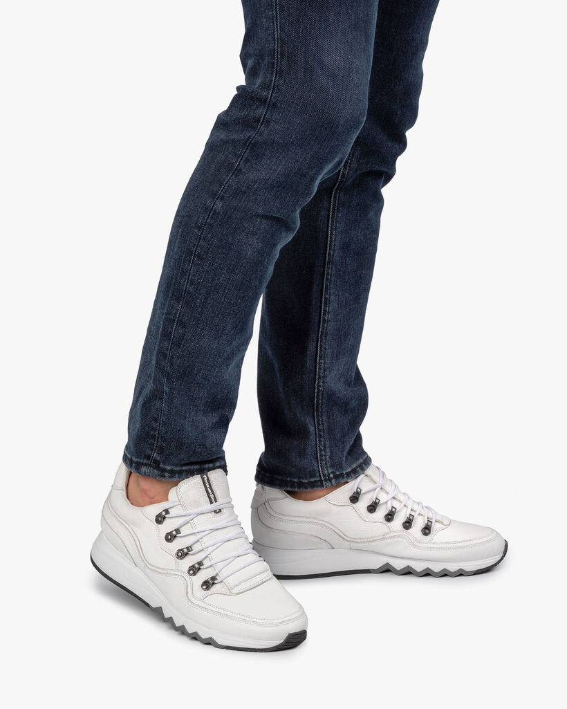 Sneaker with structured pattern white