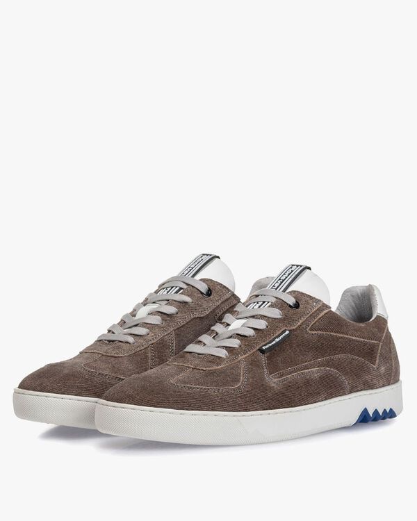 Sneaker sand-coloured suede leather
