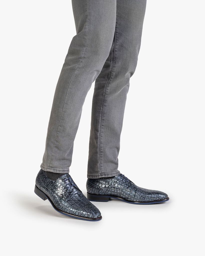 Lace shoe metallic blue