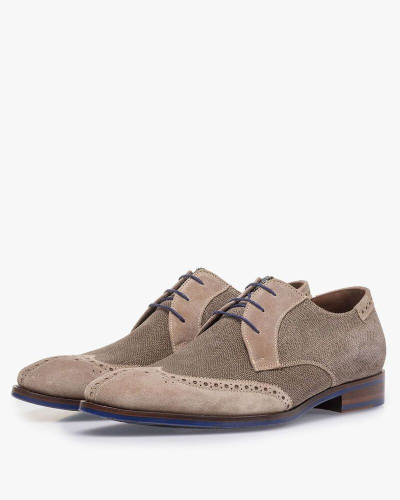 Sand-coloured suede leather lace shoe with print