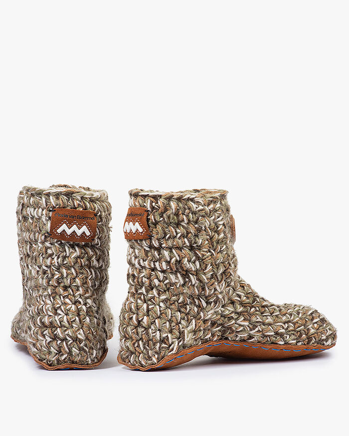 Kingdom of Wow home slippers light brown