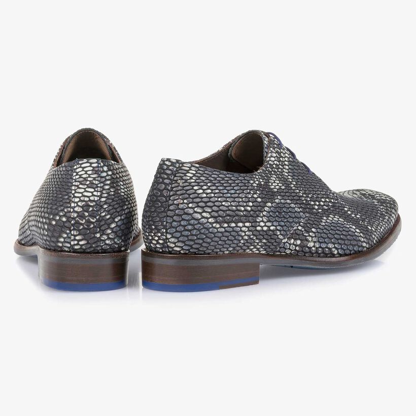 Grauer Kalbsleder-Schnürschuh mit Schlangenprint