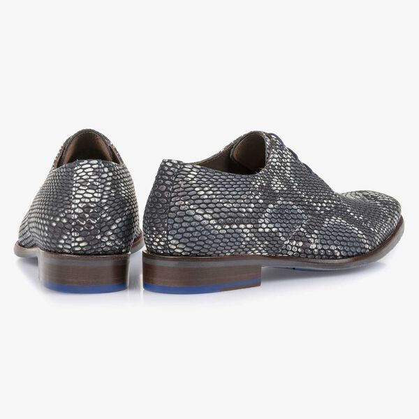 Grauer Kalbsleder-Schnürschuh mit Schlangenprint