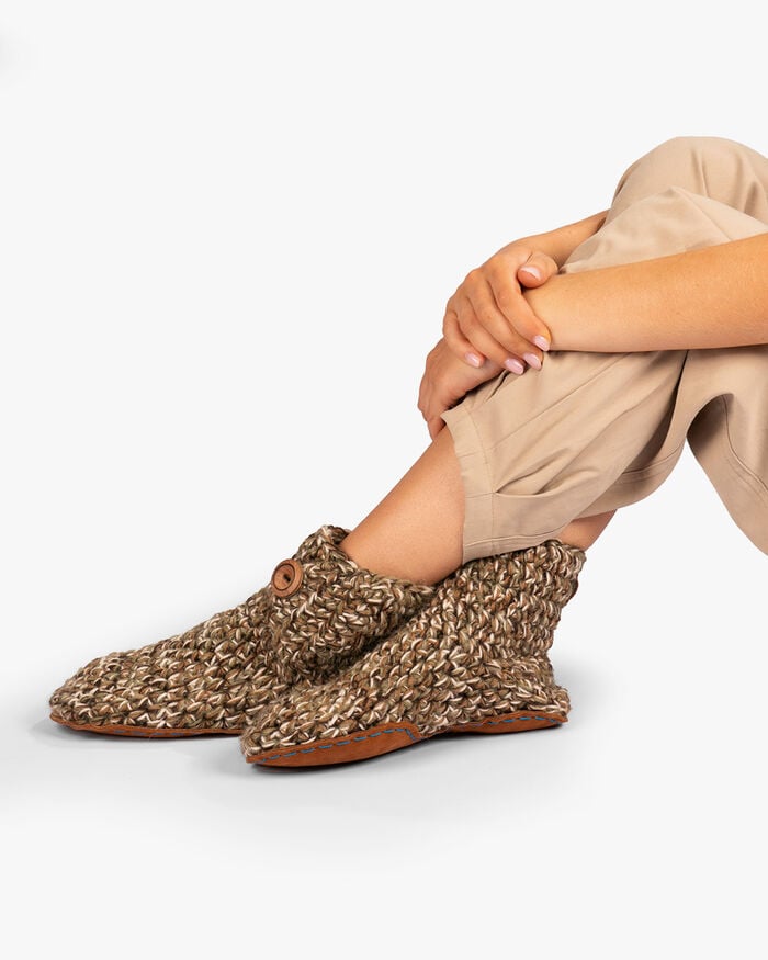 Kingdom of Wow home slippers light brown