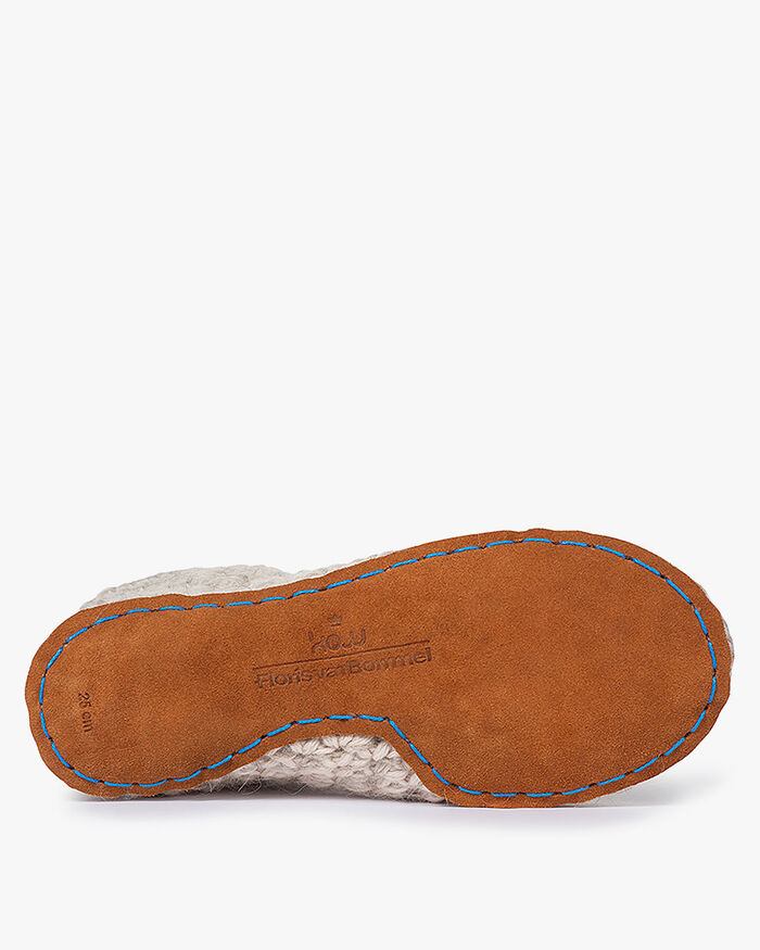Kingdom of Wow home slippers sand