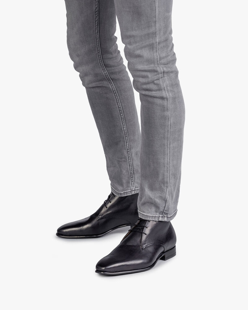 Schwarzer Kalbsleder-Schnürschuh