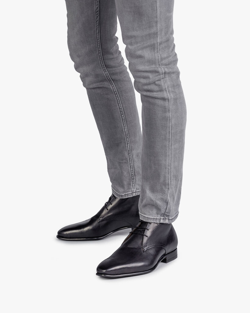 Schwarzer Kalbsleder-Schnürschuh