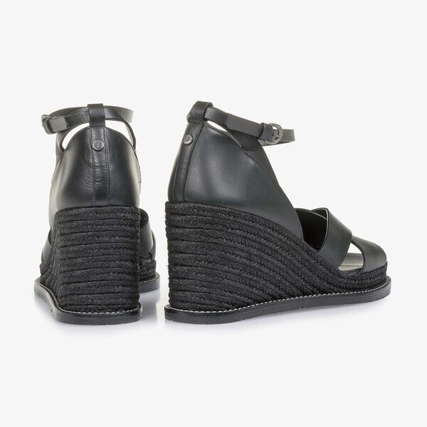Schwarze Keilabsatz-Sandale