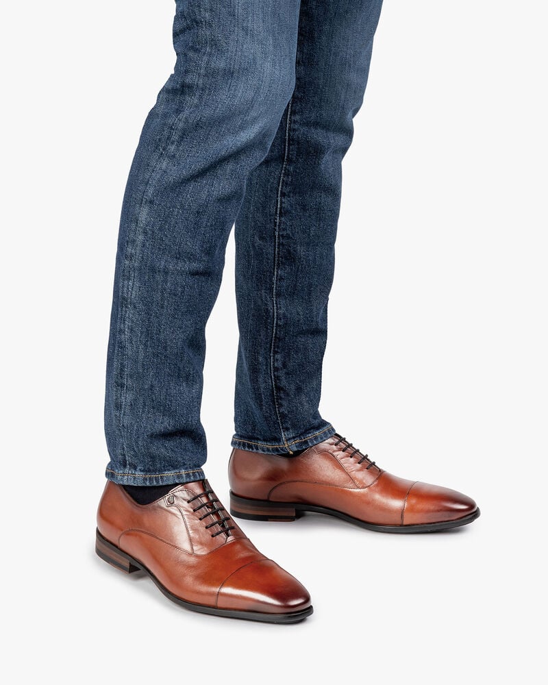 Cognacfarbener Schnürschuh