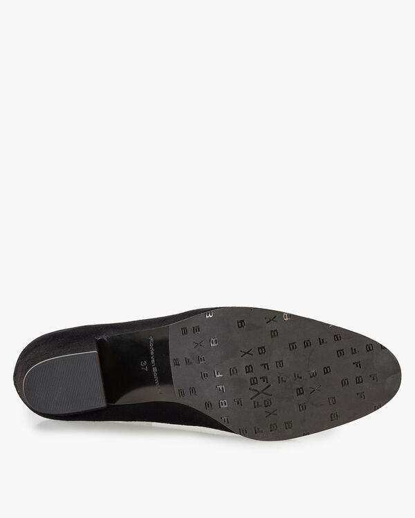 Black suede leather pumps