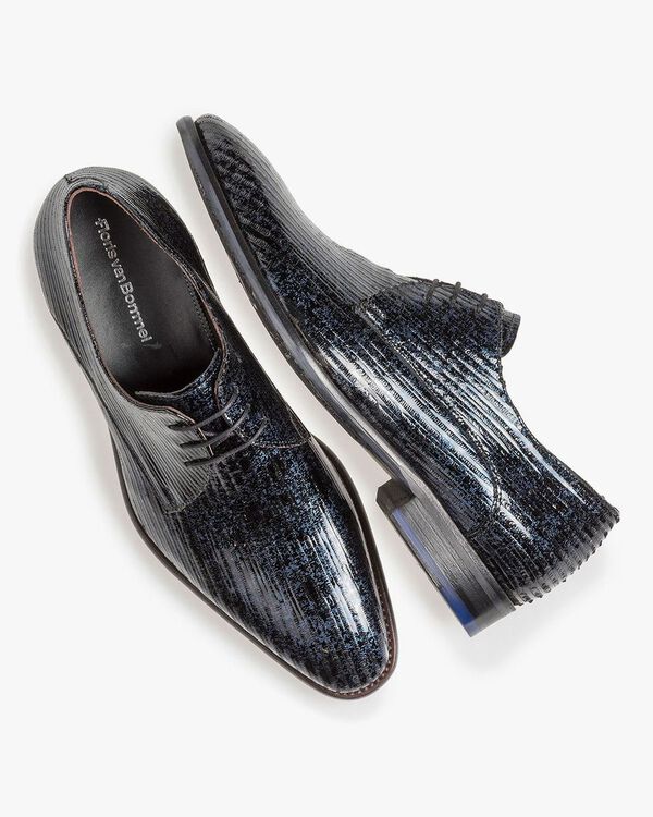 Blue patent leather lace shoe with print