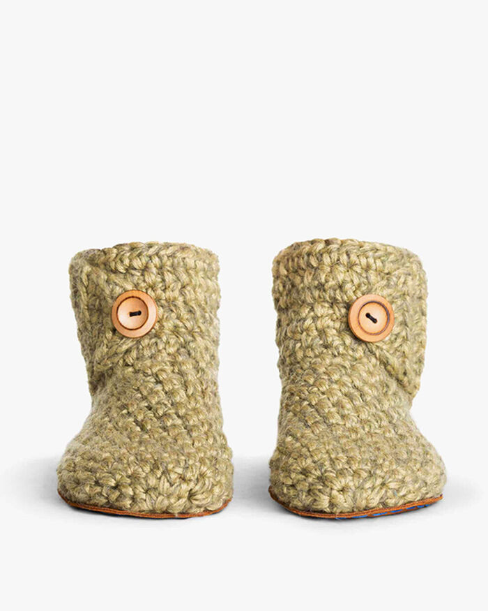 Kingdom of Wow home slippers green