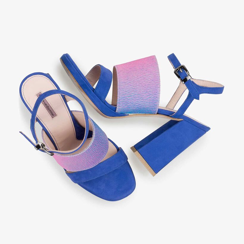 Blaue Wildleder-Sandalette mit lilafarbenem print