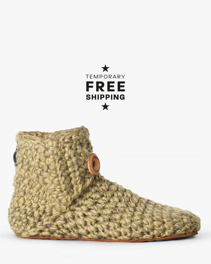 Kingdom of Wow home slippers green