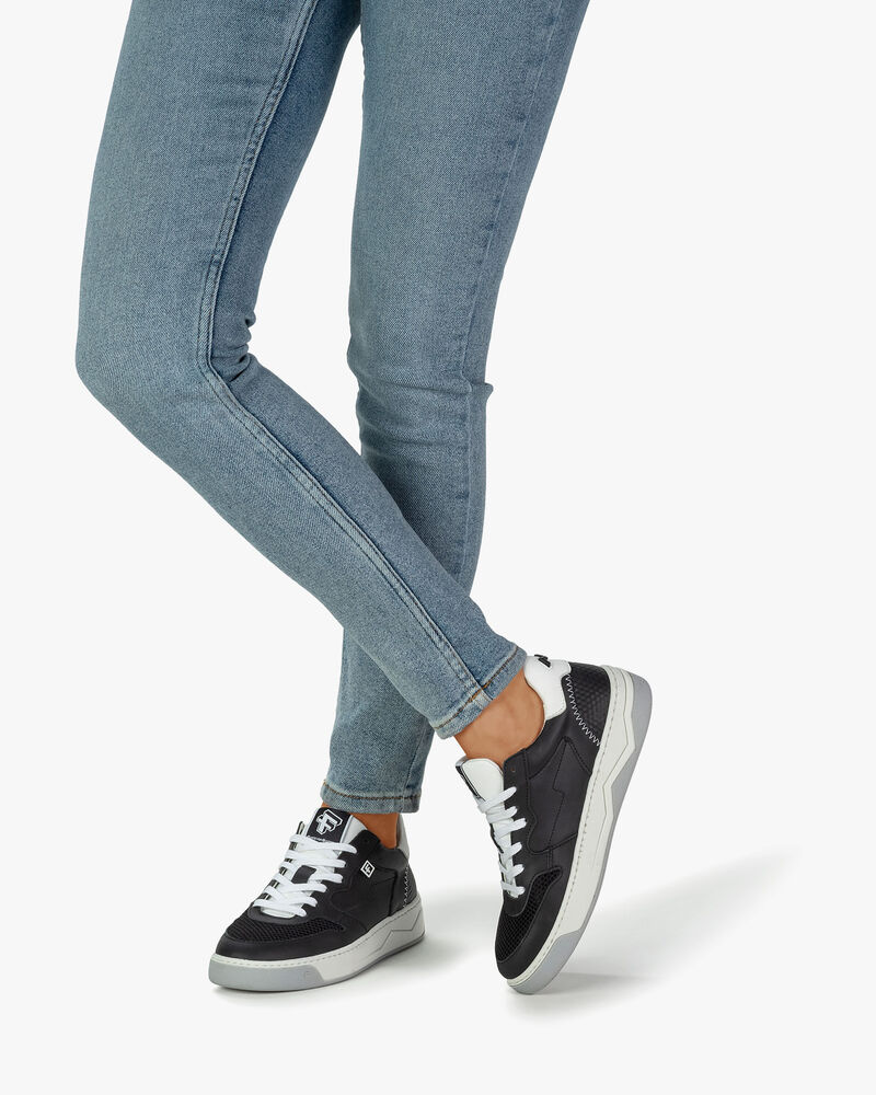 Sneaker calf leather black