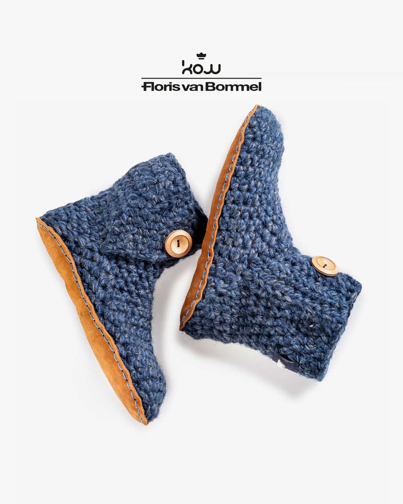Kingdom of Wow home slippers blue