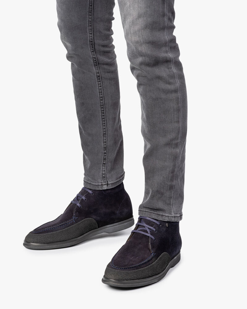 Halbhoher Wildleder Schnürstiefel