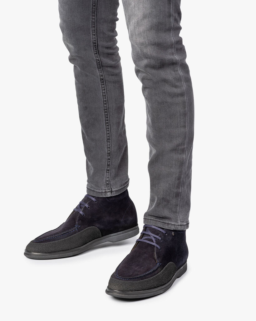 Halbhoher Wildleder Schnürstiefel