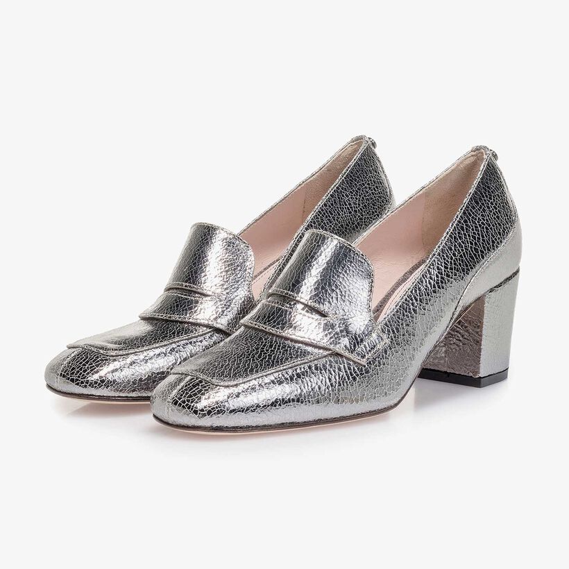 Silver metallic leather pumps with craquelé effect