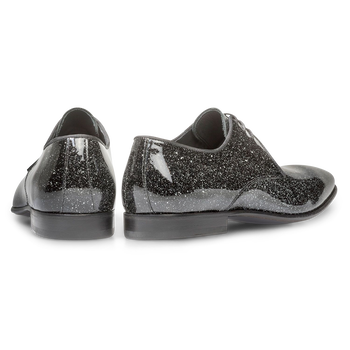 Black patent leather shoe with a print