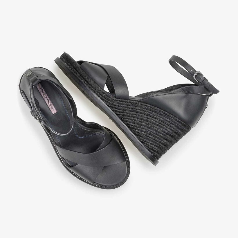 Schwarze Keilabsatz-Sandale