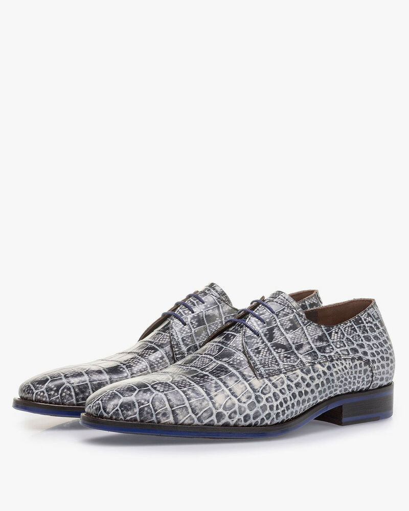 Grey lace shoe with croco print
