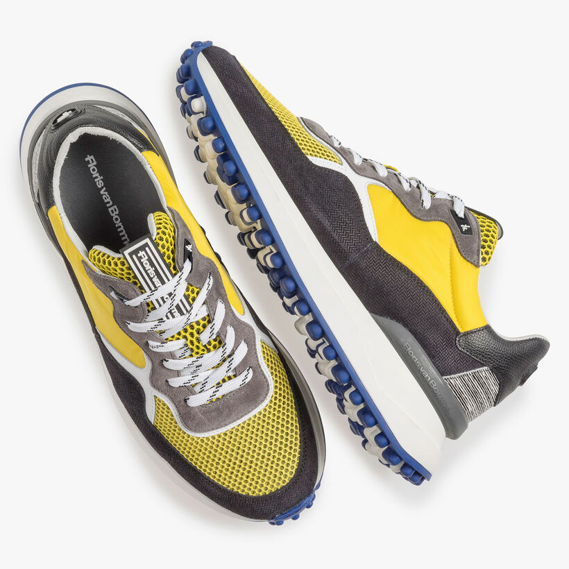 Mehrfarbiger Wildleder-Sneaker mit gelben Details