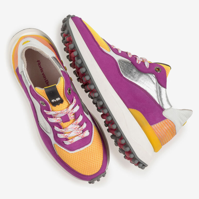 Violetter Nubukleder-Sneaker mit gelben Details