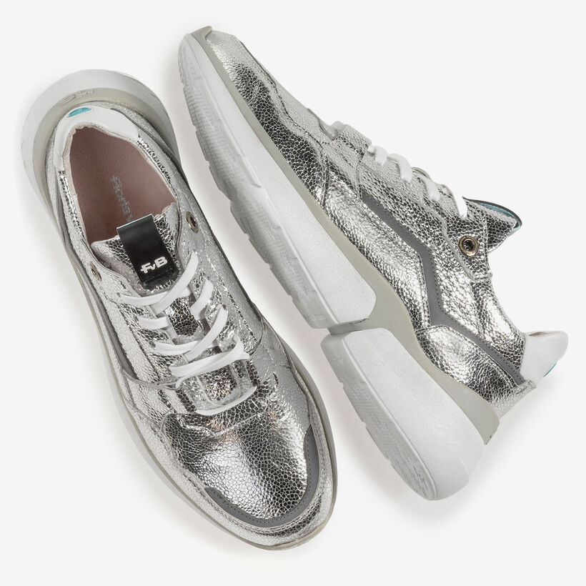 Silberner Leder-Sneaker mit Metallic-Print