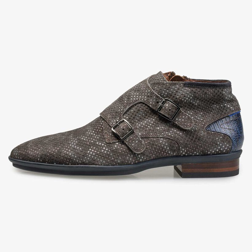 Mid-high brown patterned buckled shoe