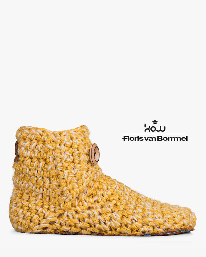 Kingdom of Wow Hausschuhe ocker