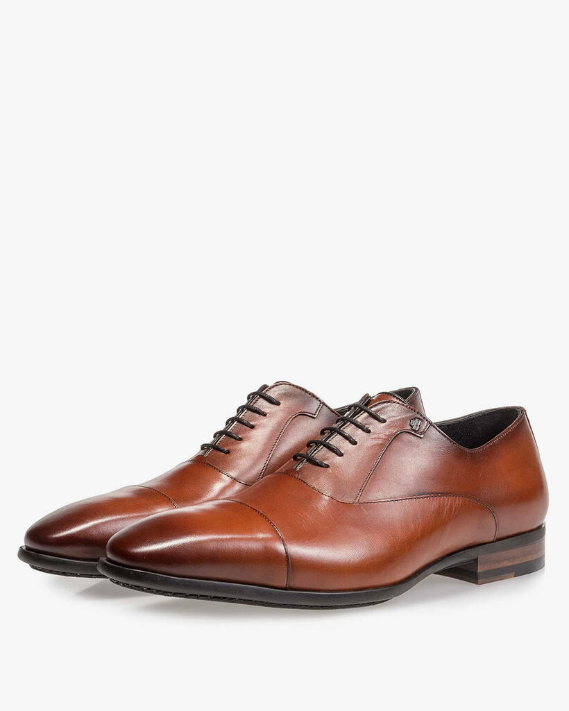 Cognacfarbener Schnürschuh