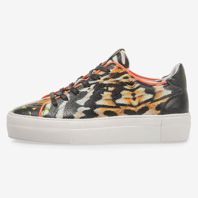 Black leather sneaker with orange-coloured print