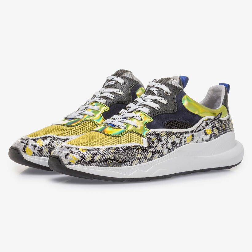 Mehrfarbiger Sneaker mit grau-gelbem Print