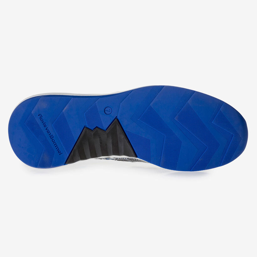 Mehrfarbiger Sneaker mit grau-blauem Print