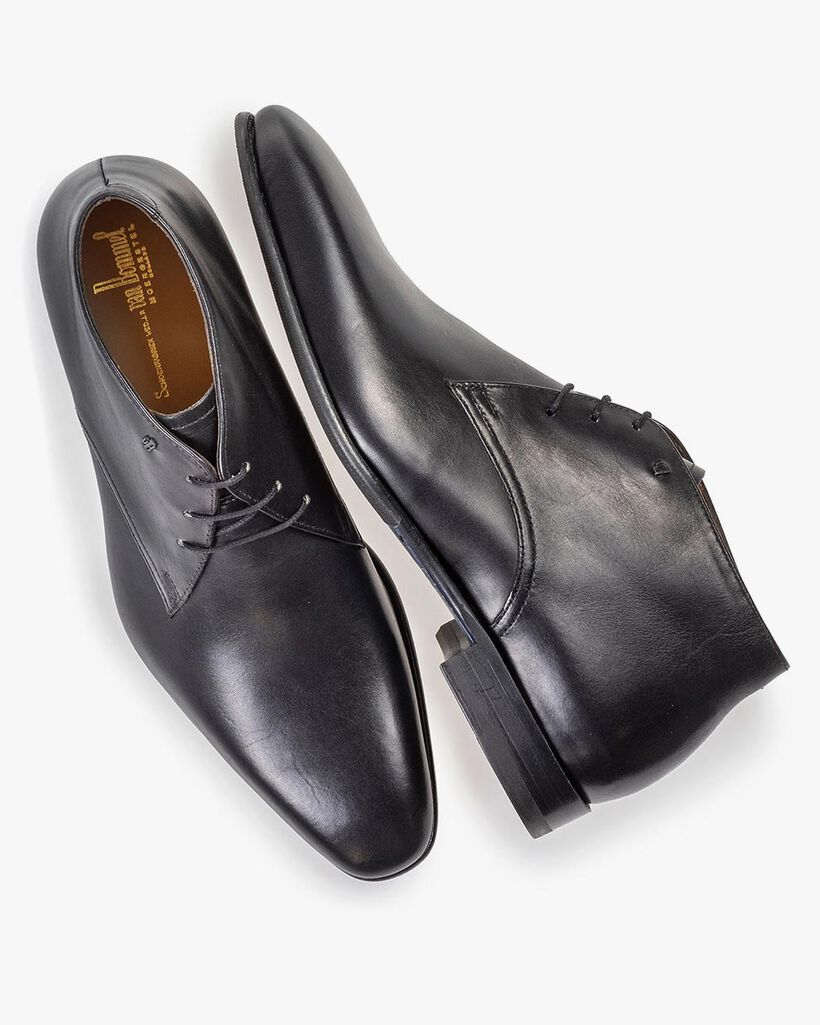 Schwarzer Kalbsleder-Schnürschuh