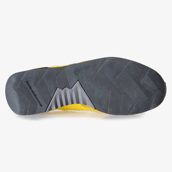 Gelb-schwarzer Wildleder-Sneaker