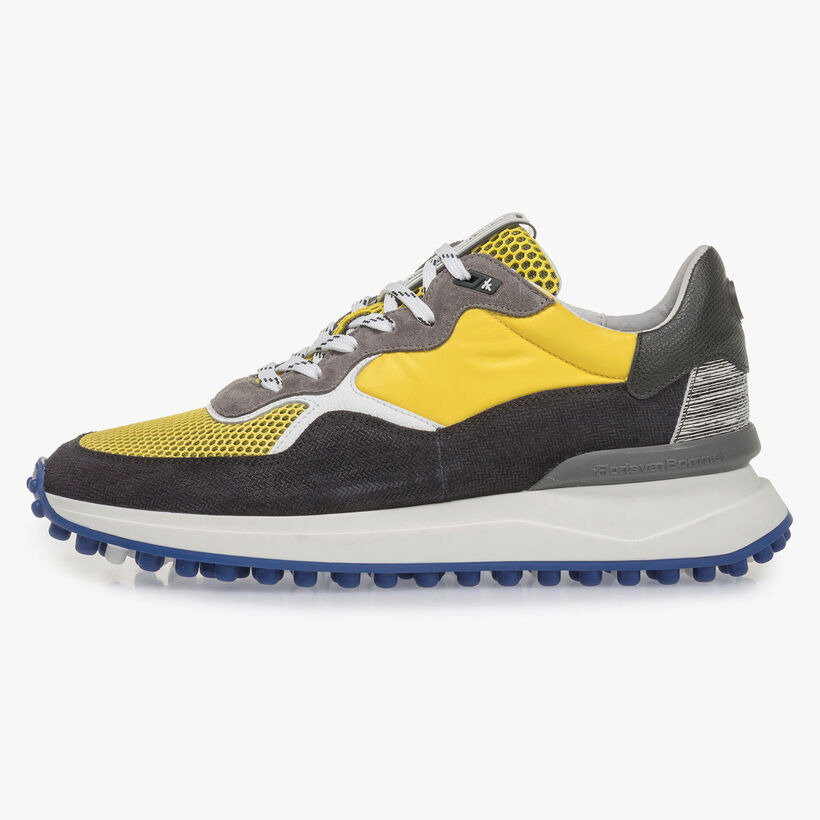 Mehrfarbiger Wildleder-Sneaker mit gelben Details