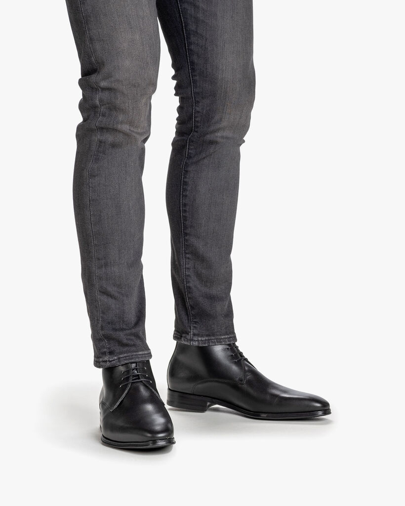 Lace boot calf leather black