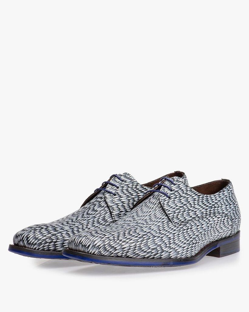 Light grey leather lace shoe with print