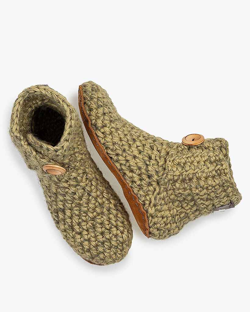 Kingdom of Wow home slippers green