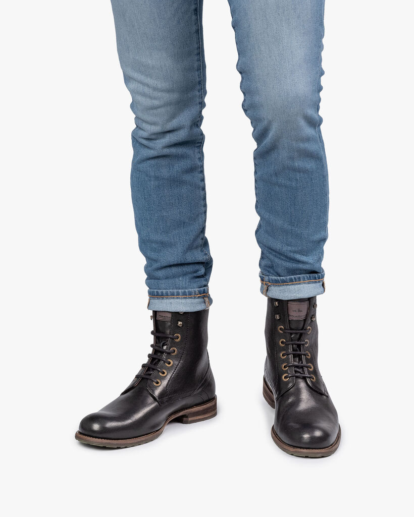 Gefütterter Schnürstiefel schwarz