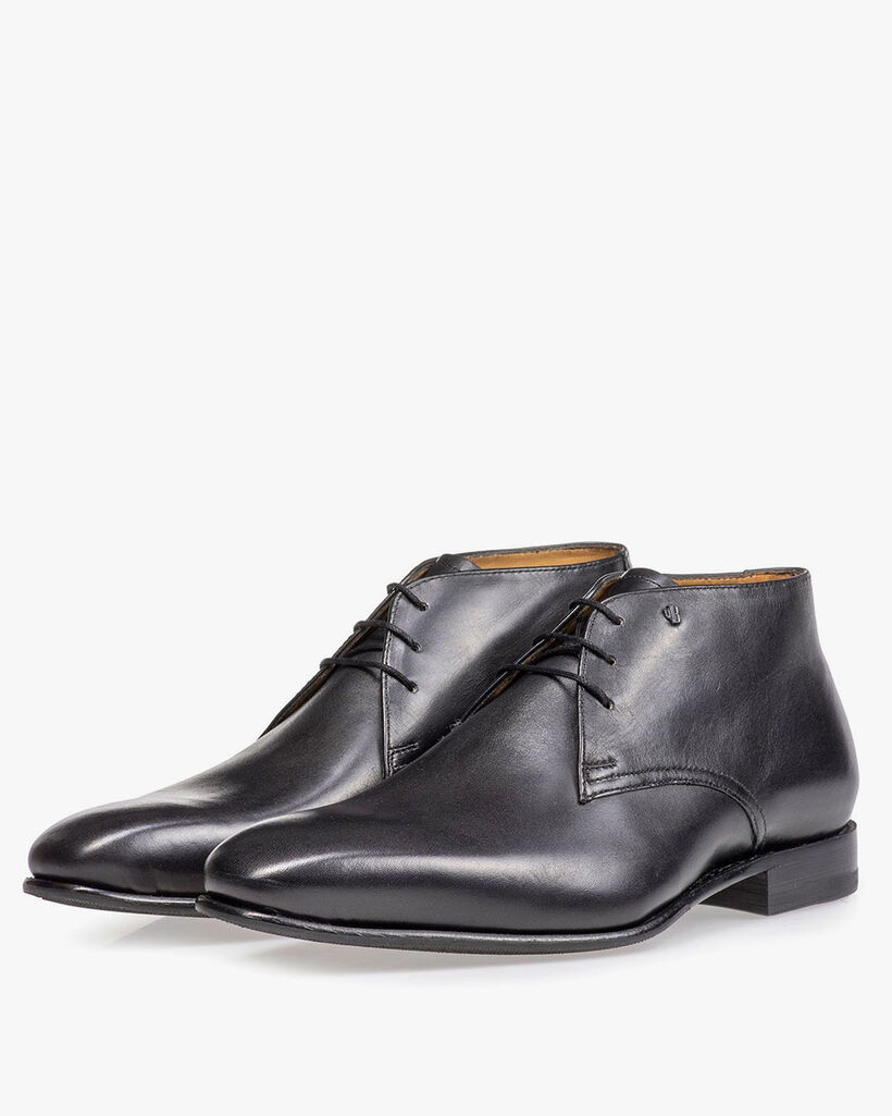 Schwarzer Kalbsleder-Schnürschuh