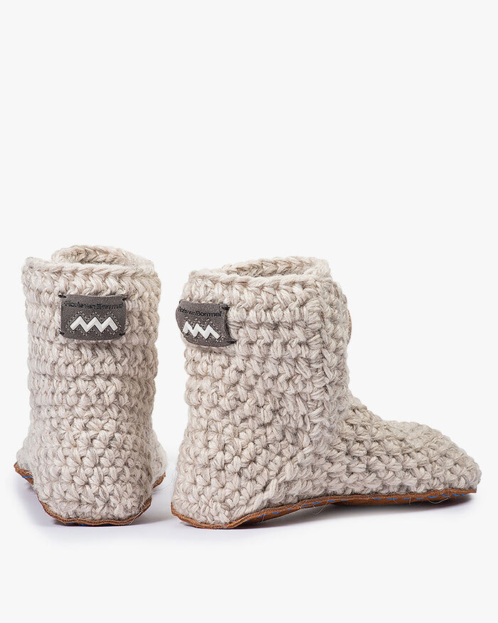 Kingdom of Wow home slippers sand