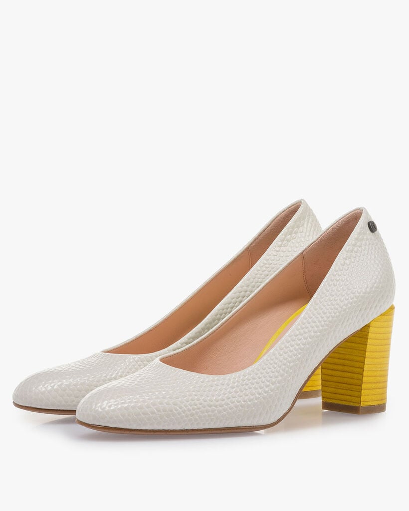 Off-white leather pumps with print