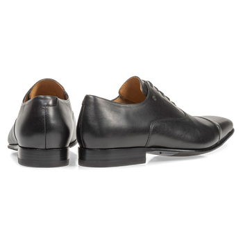 Schwarzer Kalbsleder-Schn&uuml;rschuh