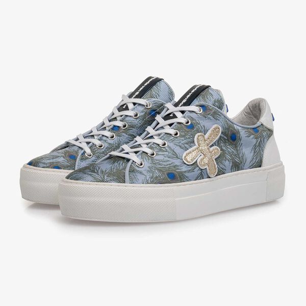 Light blue suede sneaker with fabric parts