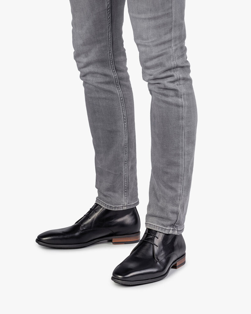 Schwarzer Schnürschuh