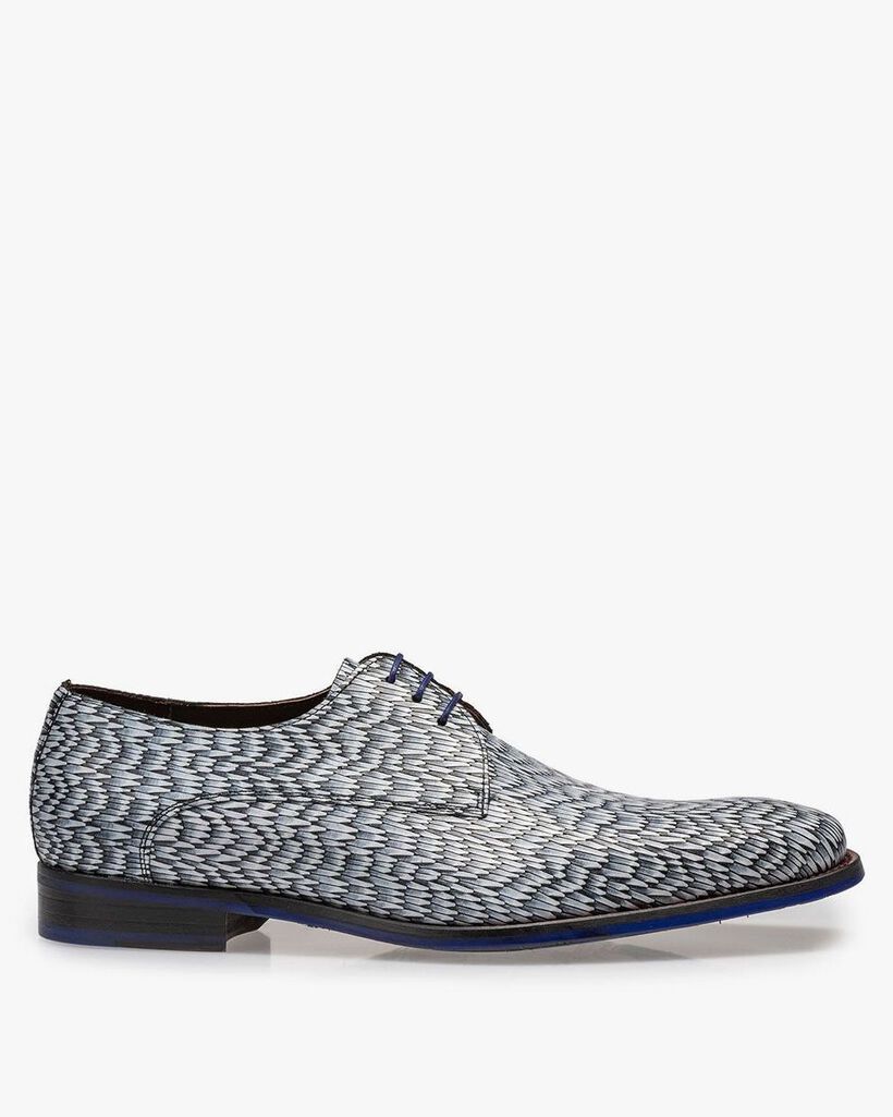 Light grey leather lace shoe with print